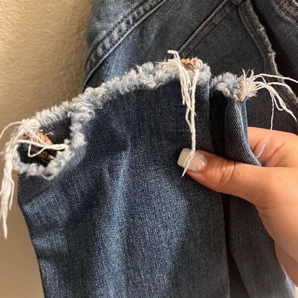 ✨EXPRESS MID RISE RIPPED RAW HEM CROPPED JEAN LIGHT WASH SZ 8 LEGGINGS✨ - Picture 9 of 9